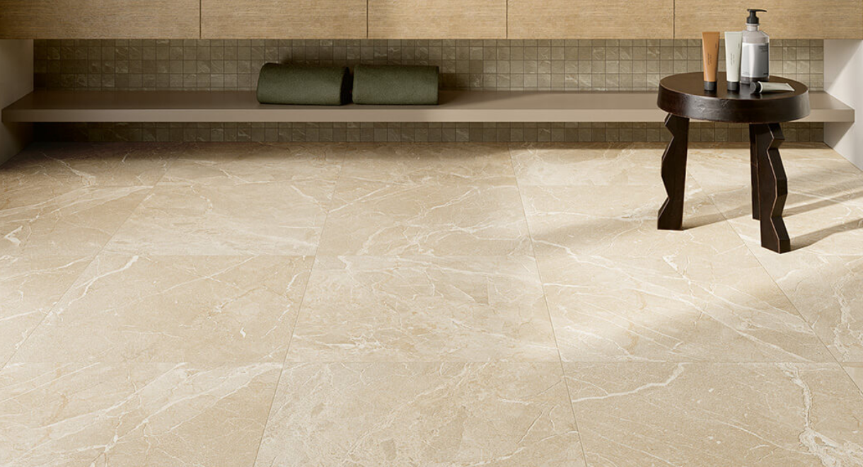 Bagno-gres-porcellanato-effetto-pietra_Ceramiche-Coem_Medicea_Beige-604x604_Mosaico-Avorio-5x5-1