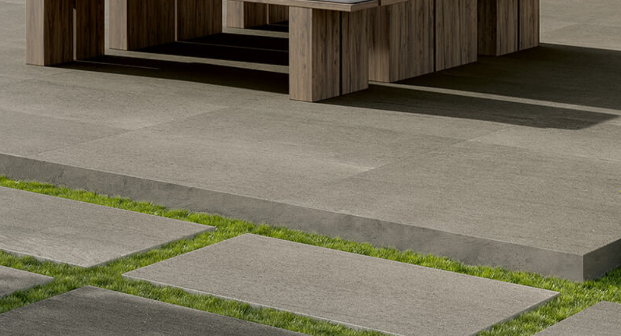 Ceramiche-Coem_Remixed_Warm-Grey-604x1208_GresX2-604x1208_gres-porcellanato-effetto-pietra-per-esterni