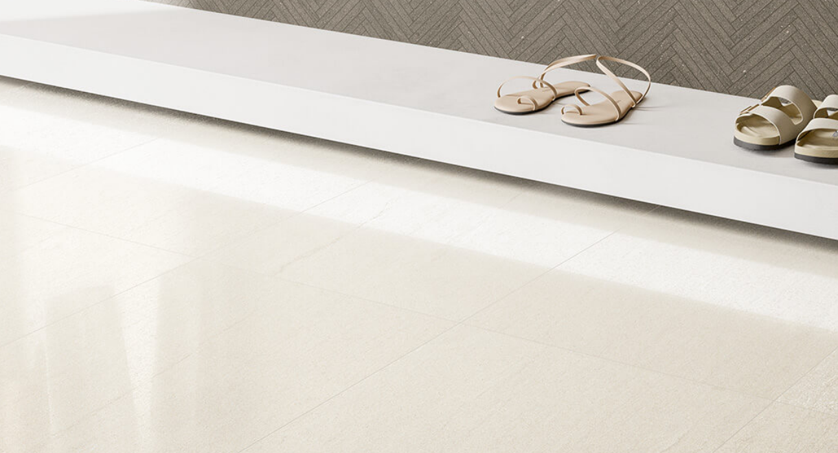 Ceramiche-Coem_Remixed_Ivory-604x1208-Lev-Matt_Mosaico-Regoli-Warm-Grey_pavimenti-gres-effetto-pietra